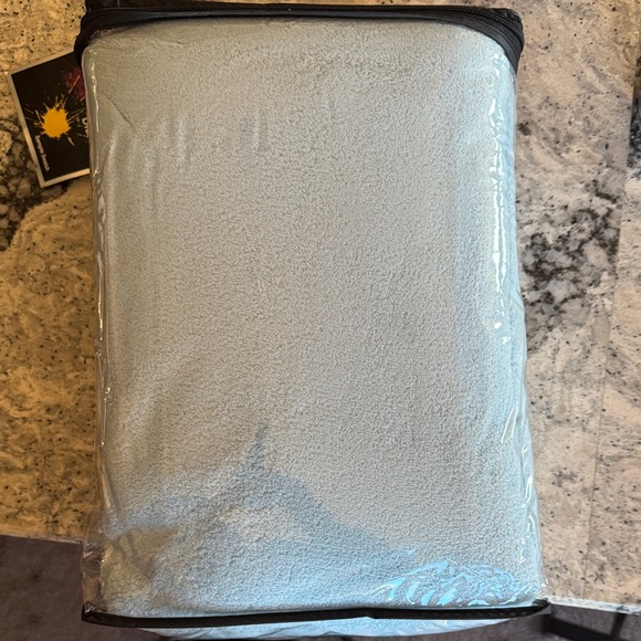 Ultra Plush Blanket - Sky Blue - Picture 5 of 7